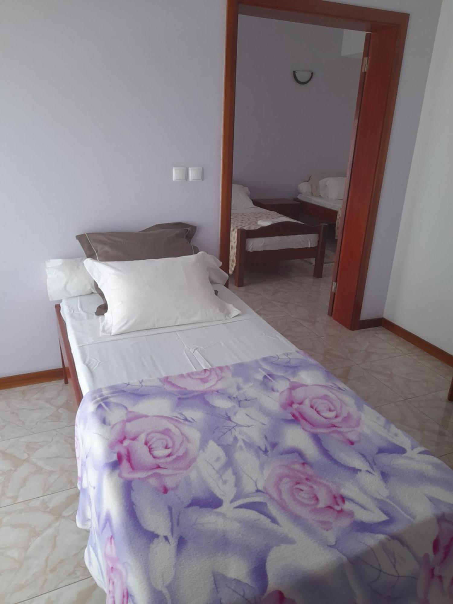 Yria Residencial Bed & Breakfast Porto Novo  Room photo