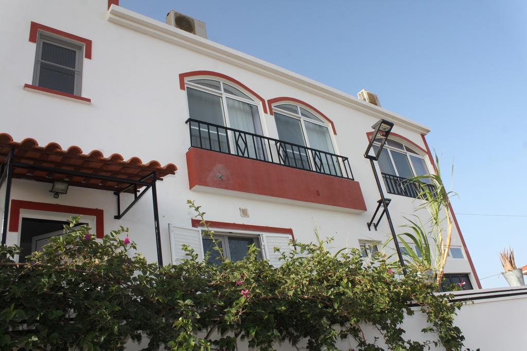 Yria Residencial Bed & Breakfast Porto Novo  Exterior photo