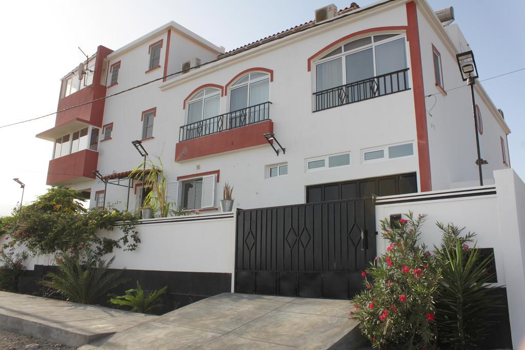 Yria Residencial Bed & Breakfast Porto Novo  Exterior photo